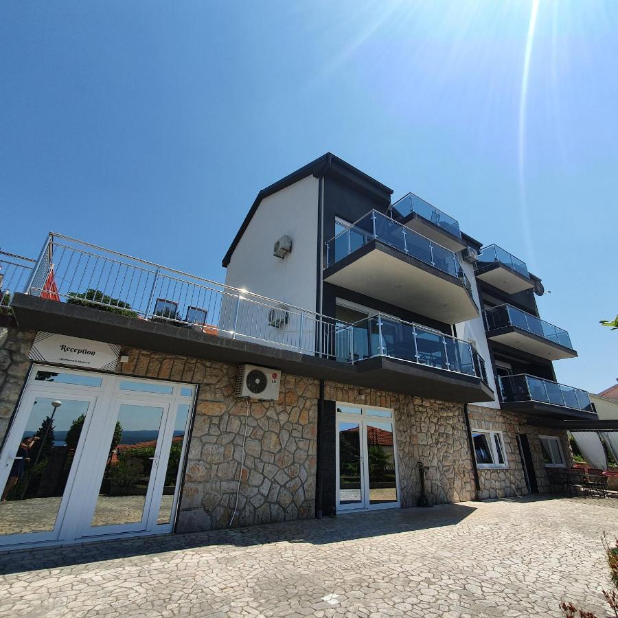 דראמליי Apartments Blazevic, Heated Pool&Jacuzzi מראה חיצוני תמונה