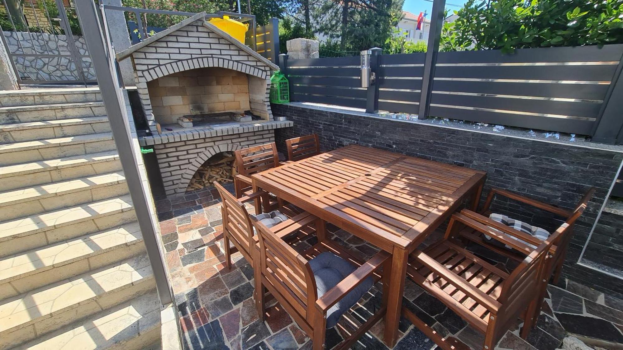 דראמליי Apartments Blazevic, Heated Pool&Jacuzzi מראה חיצוני תמונה
